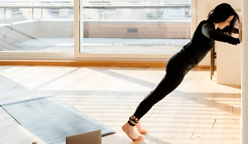 اصلاح قوس زیاد کف پا با تمرین شنا بر دیوار