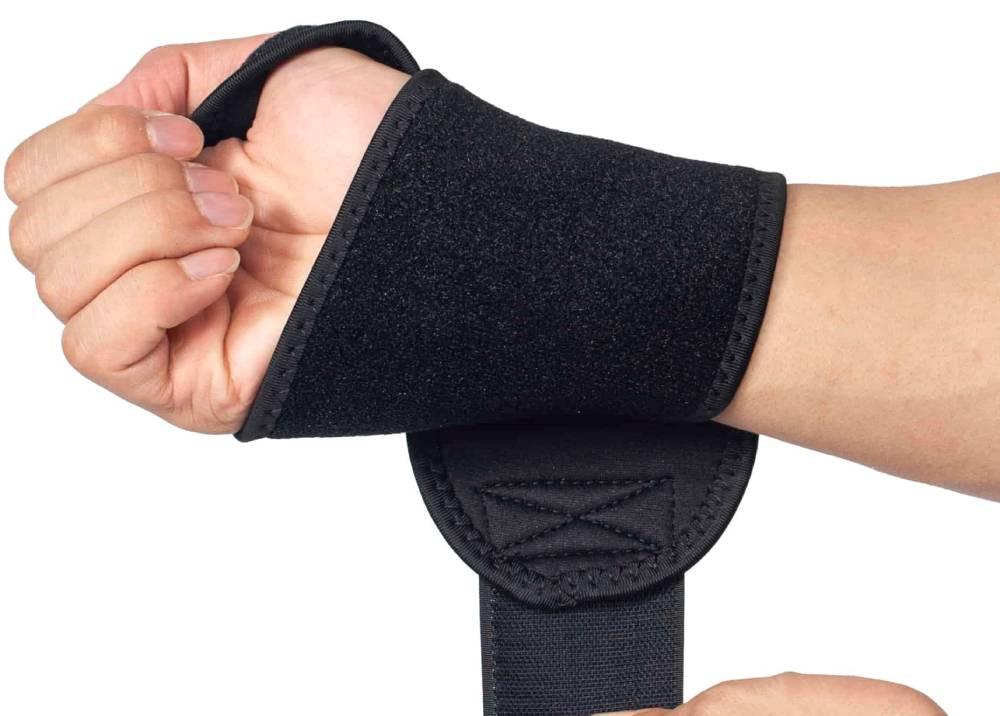 درمان کیست مچ دست با بریس و آتل