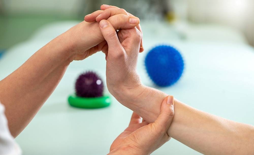 فیزیوتراپی برای درمان کیست مچ دست 